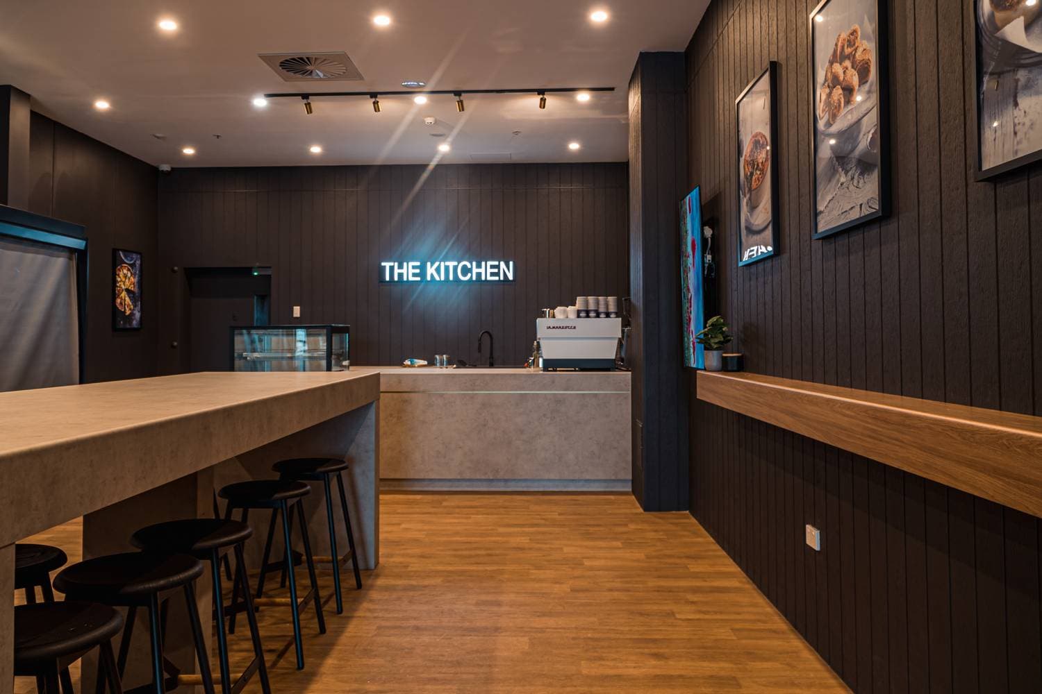 B&J Kitchen, Dusk Media
