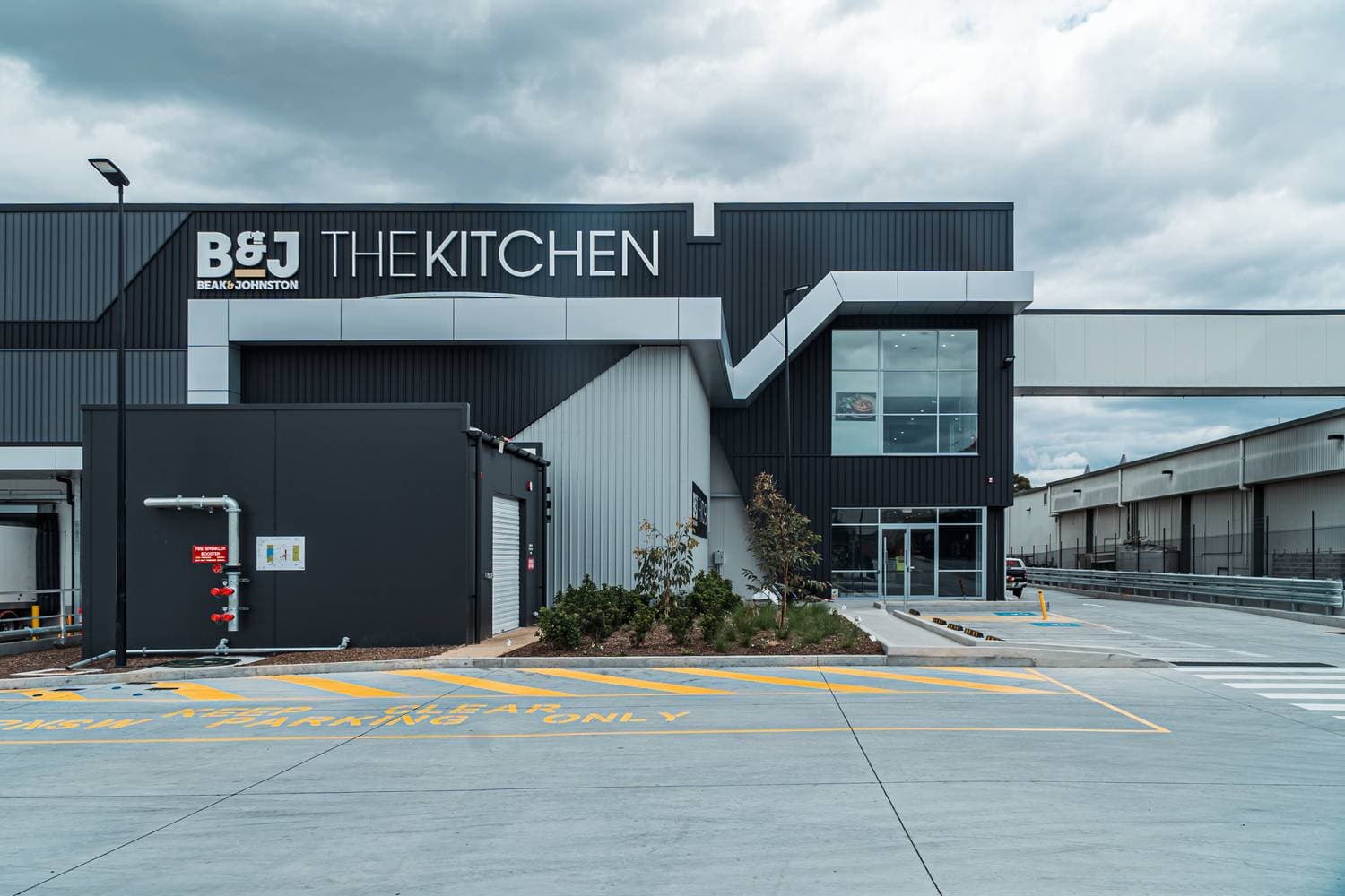 B&J Kitchen, Dusk Media