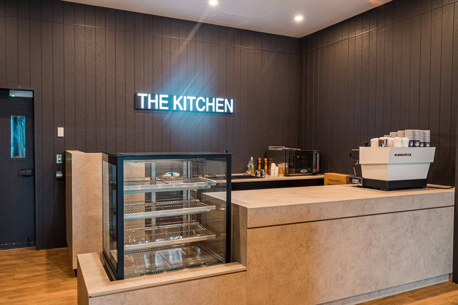 B&J Kitchen, Dusk Media