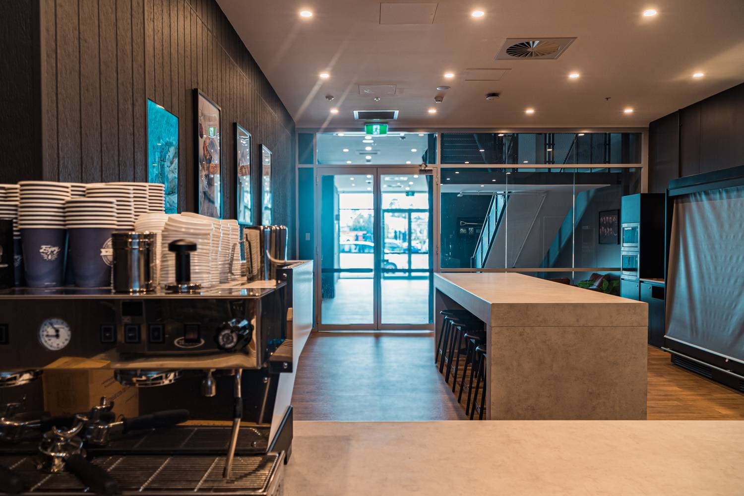 B&J Kitchen, Dusk Media
