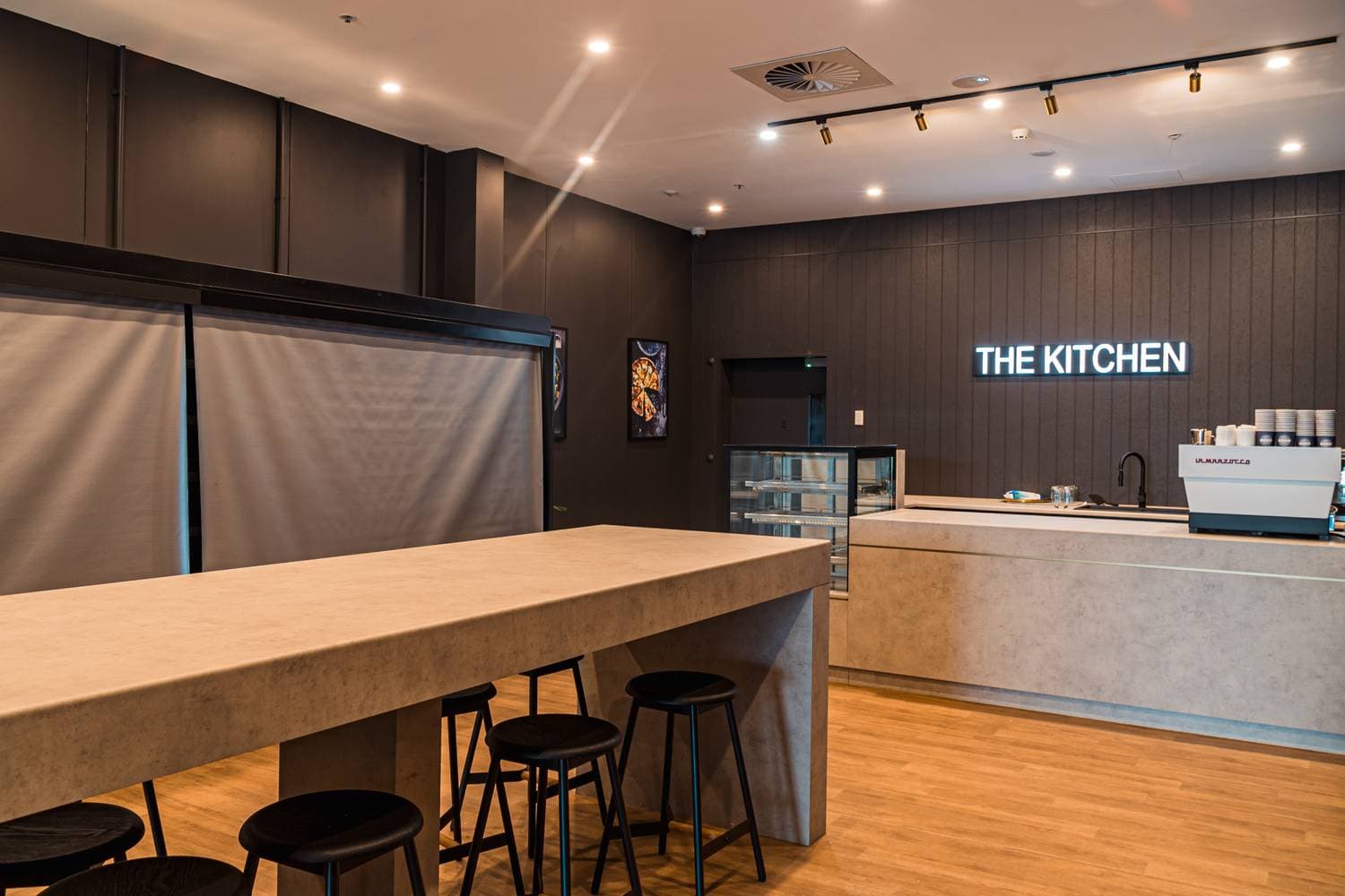 B&J Kitchen, Dusk Media