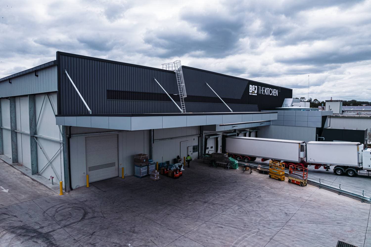 B&J Kitchen, Dusk Media