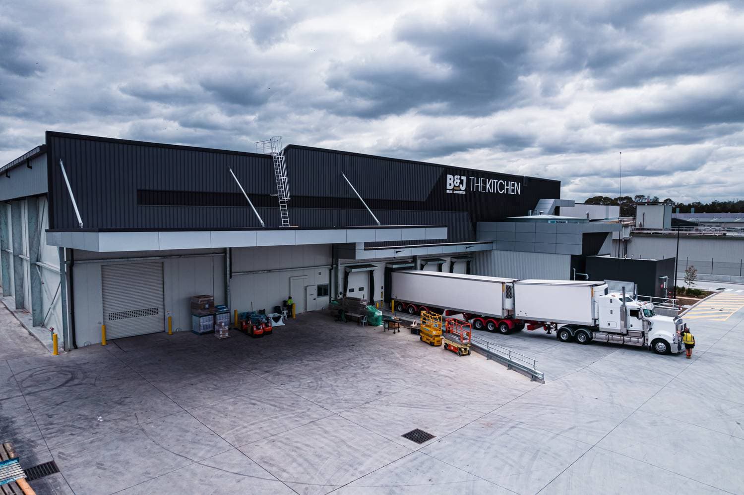 B&J Kitchen, Dusk Media