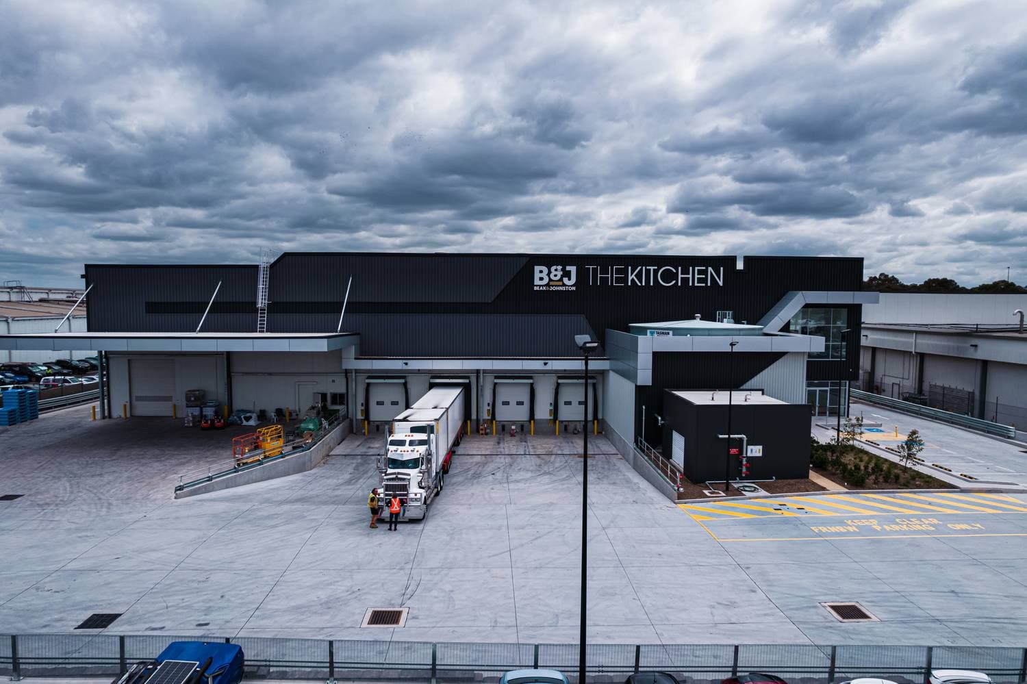 B&J Kitchen, Dusk Media