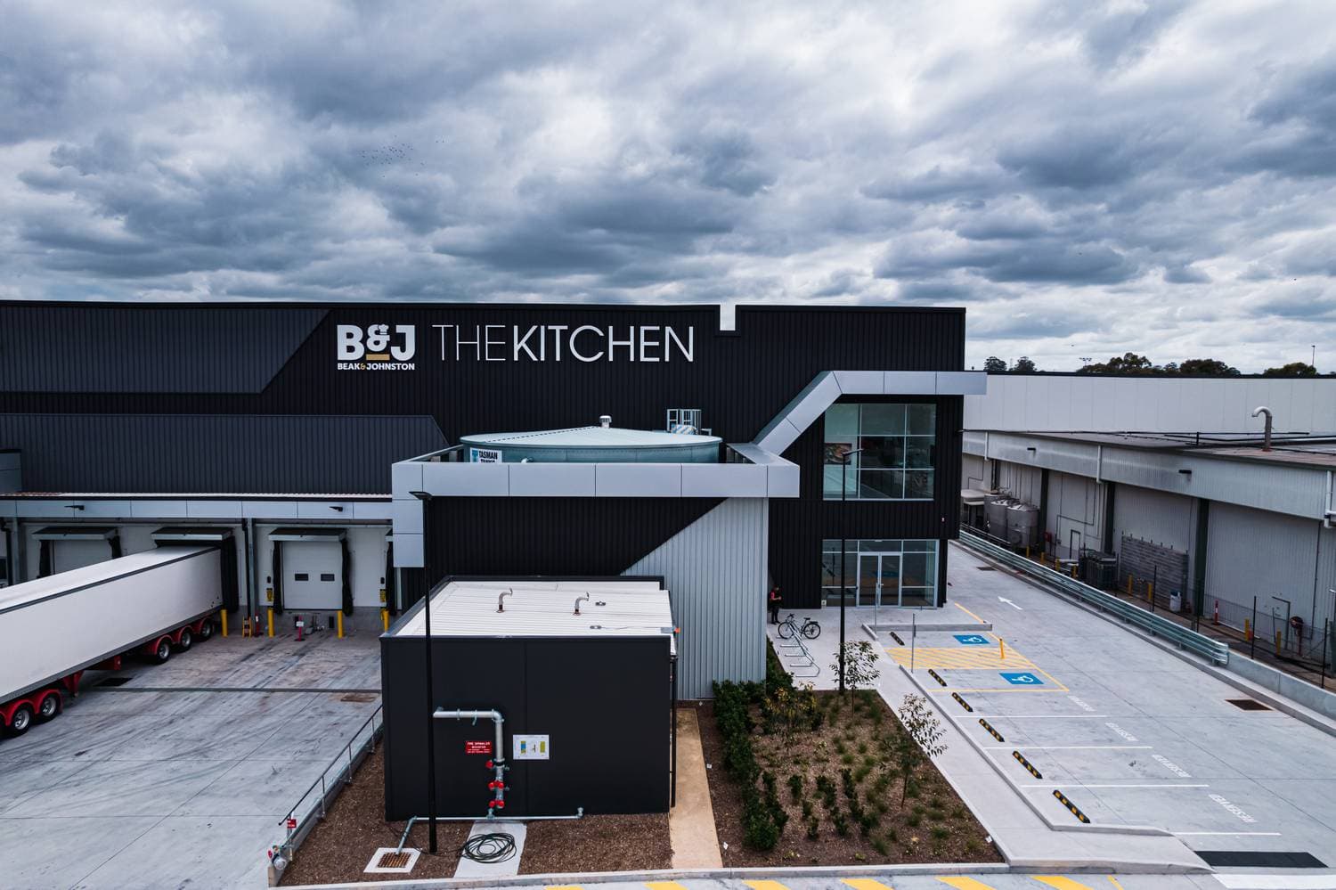B&J Kitchen, Dusk Media