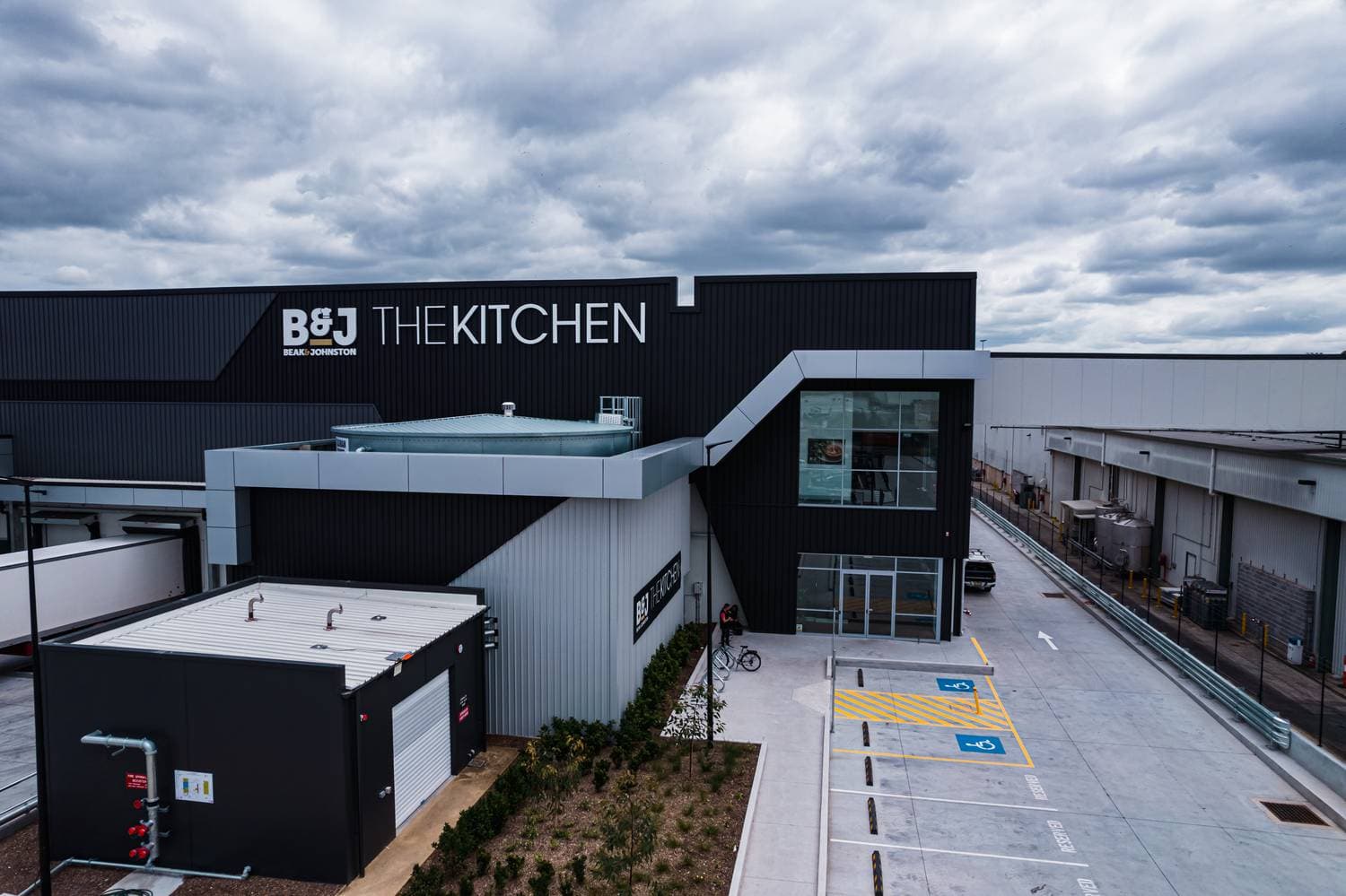 B&J Kitchen, Dusk Media