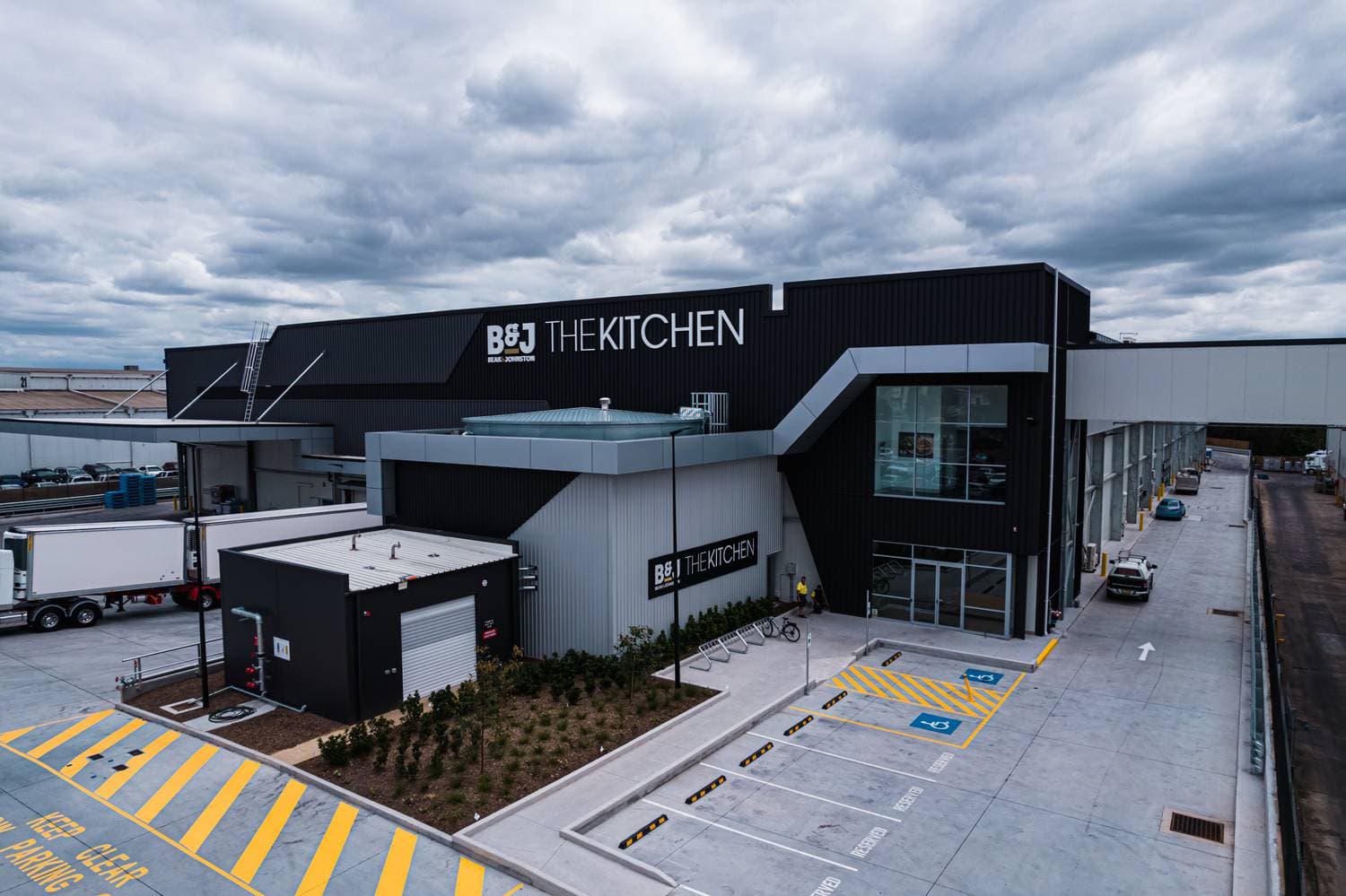 B&J Kitchen, Dusk Media