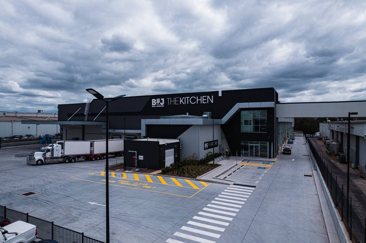 B&J Kitchen, Dusk Media