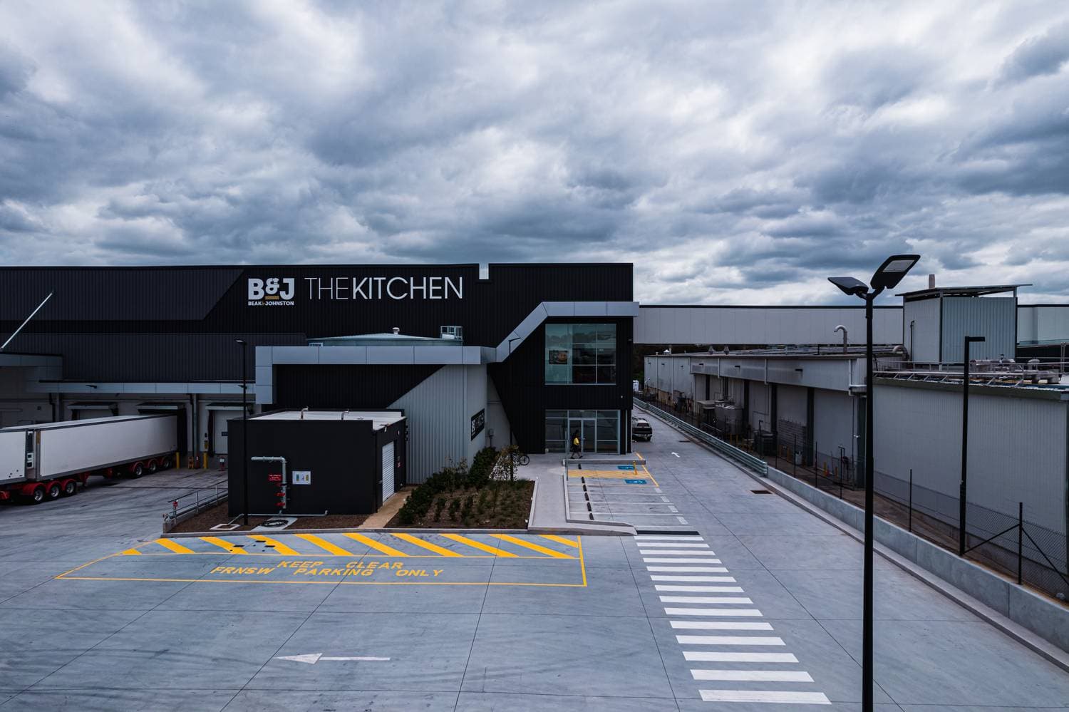B&J Kitchen, Dusk Media