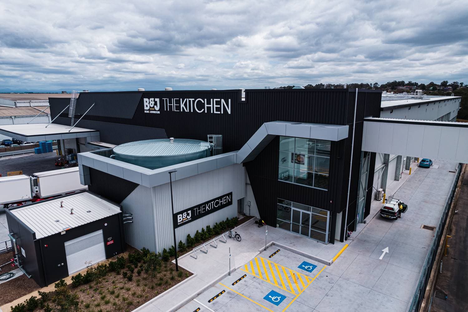 B&J Kitchen, Dusk Media