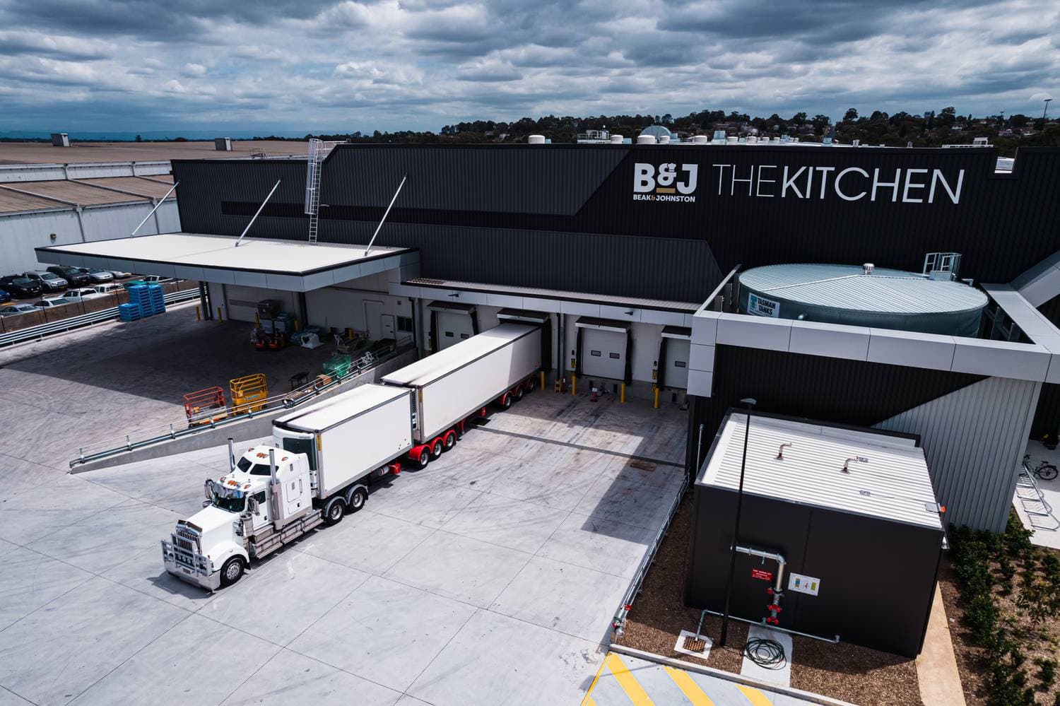 B&J Kitchen, Dusk Media