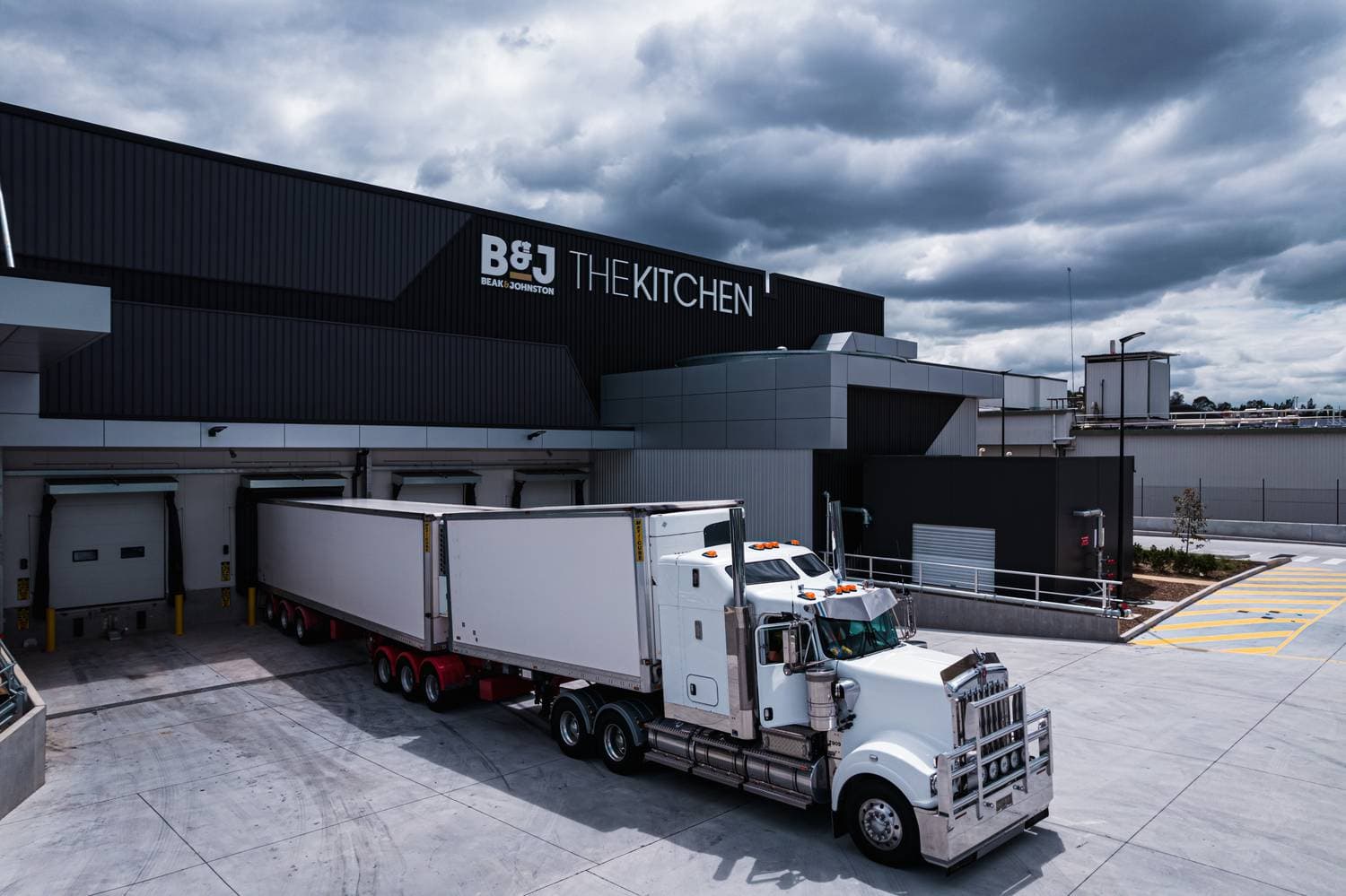 B&J Kitchen, Dusk Media