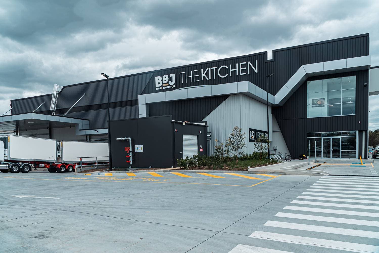 B&J Kitchen, Dusk Media